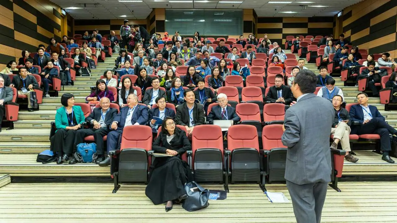 Top Public Speaking Classes for Building Confidence