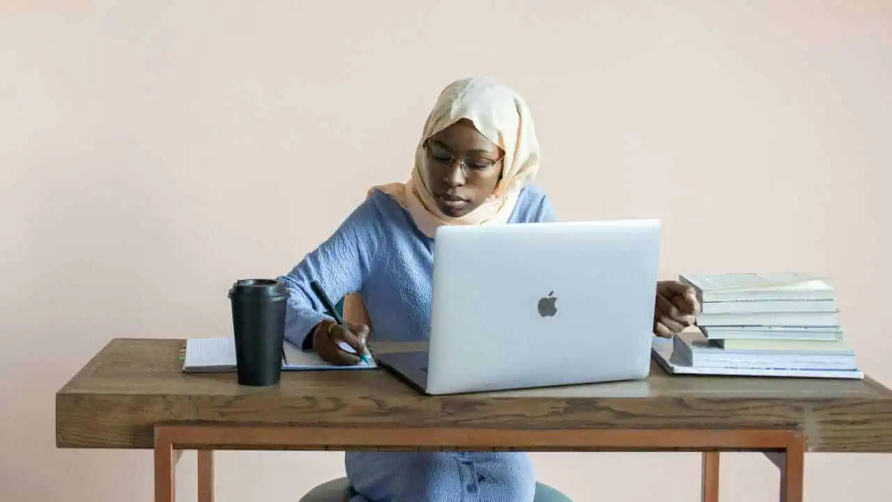 A black woman studying representing how to stop procrastinating