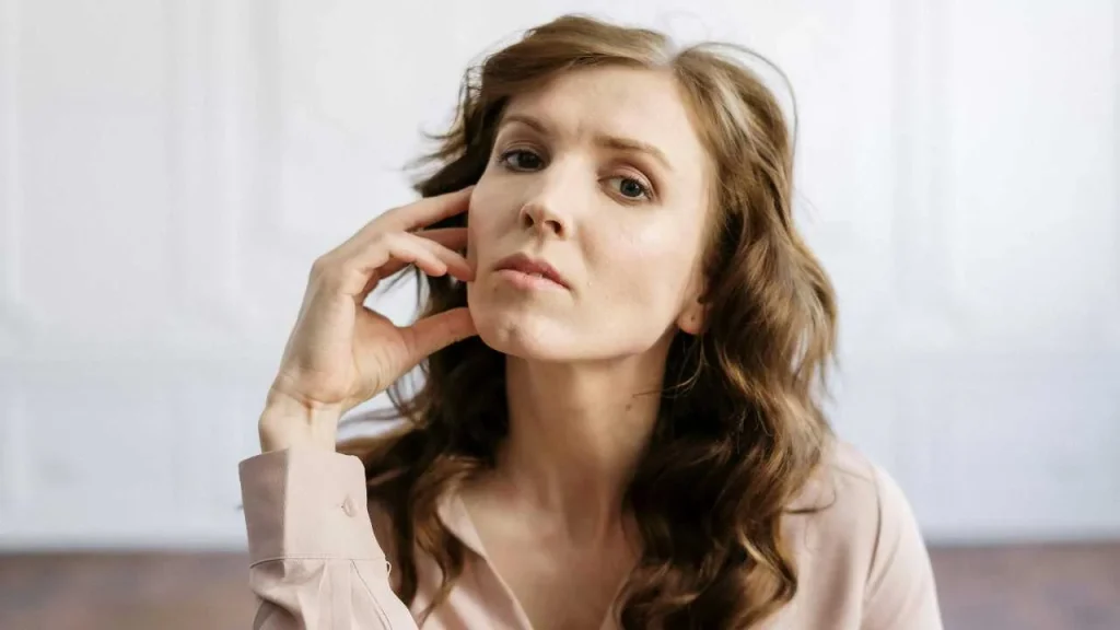 A lady engaging in self-analysis techniques as a step in stress management techniques