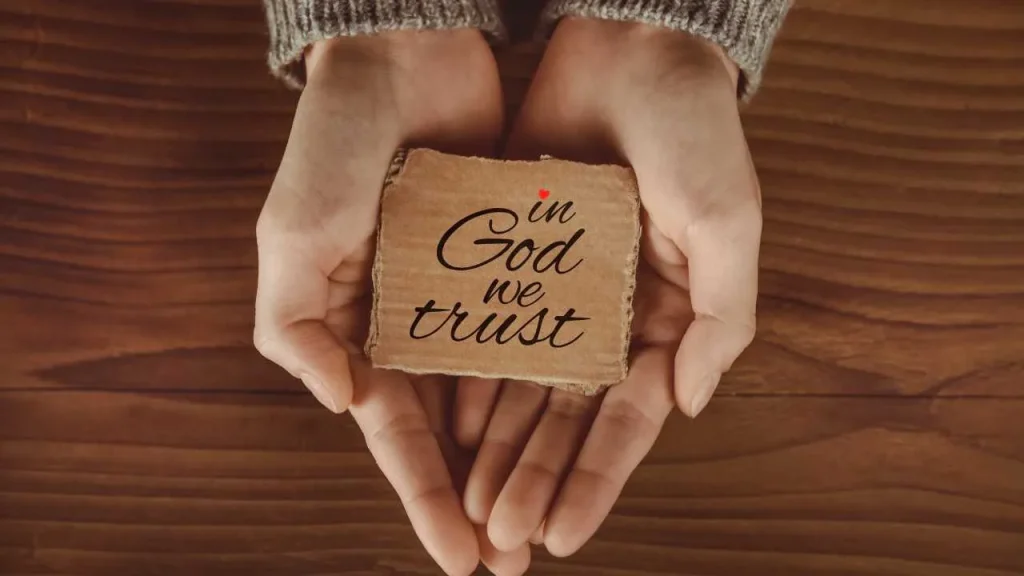 A note saying, "In God we trust"